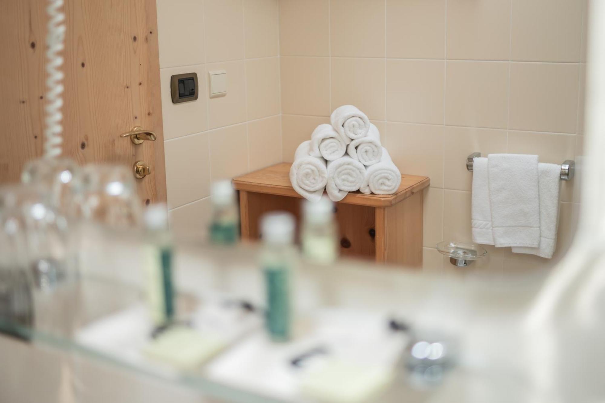 Hotel Uetia De Boerz San Martino in Badia Pokoj fotografie